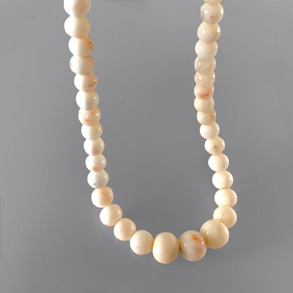 Vintage White Coral Angel Skin Graduated Bead Necklace - Picture 4 of 8